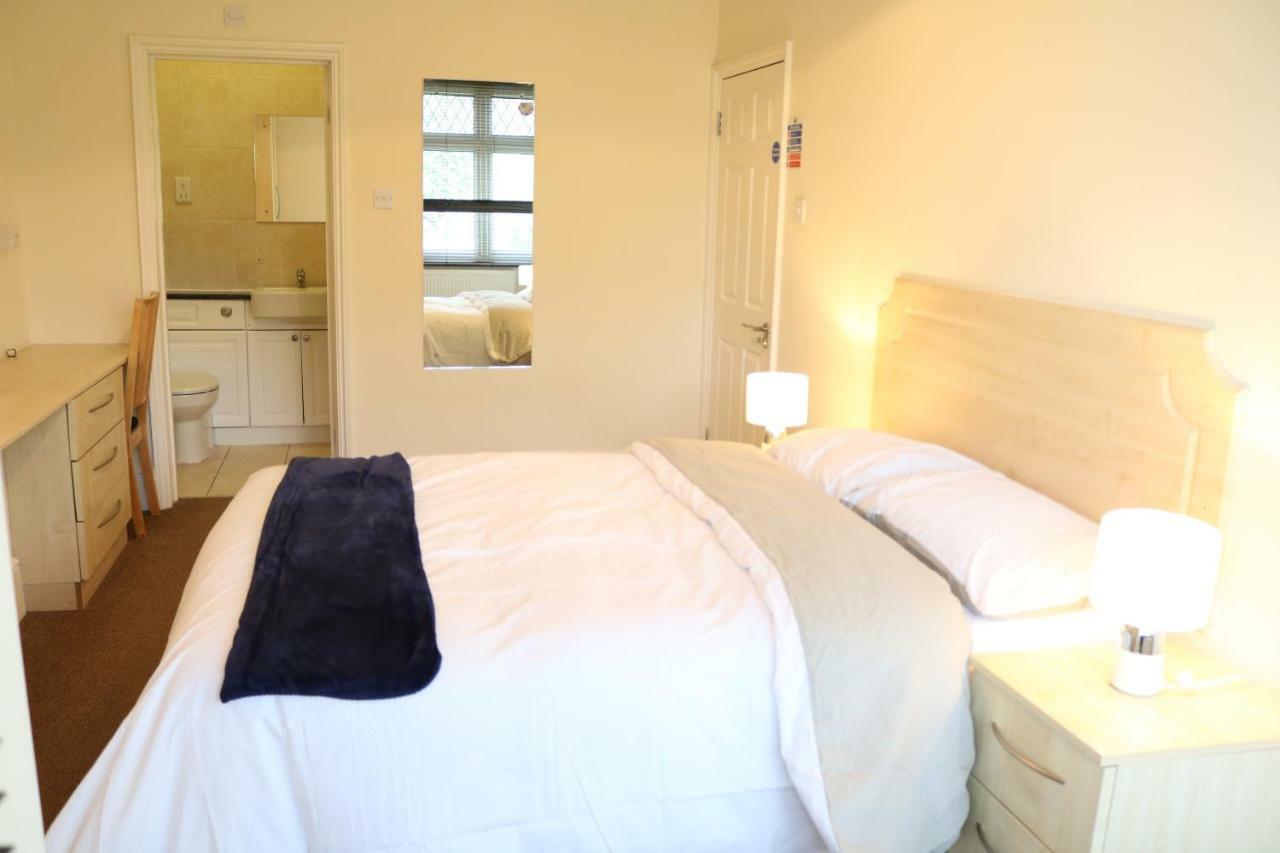 Right Stay Guildford Exteriör bild