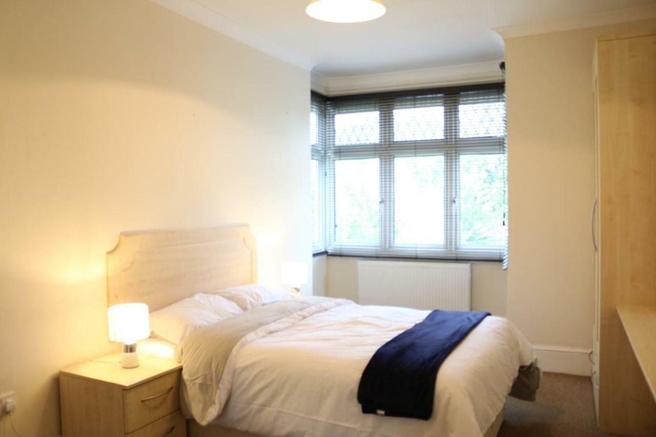Right Stay Guildford Exteriör bild